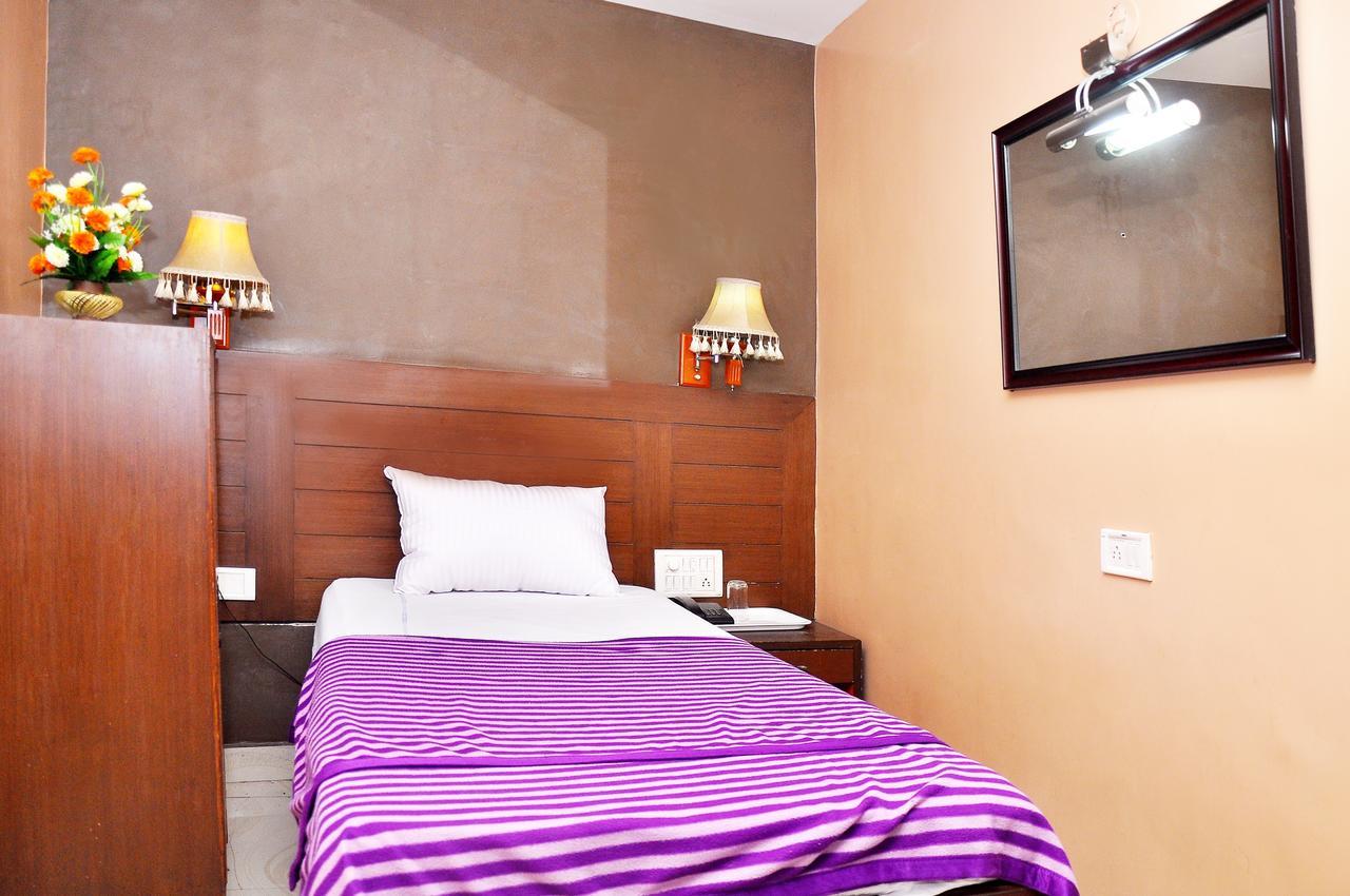 Royal Avenue Hotel Bangalore Exterior photo