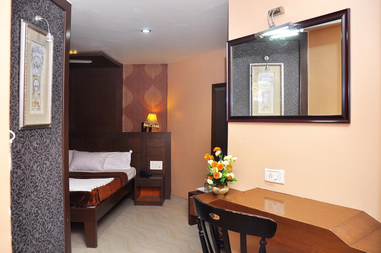 Royal Avenue Hotel Bangalore Exterior photo
